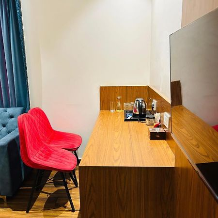Hotel Swarn Bhoomi Канпур Экстерьер фото