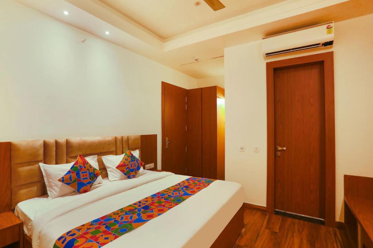 Hotel Swarn Bhoomi Канпур Экстерьер фото