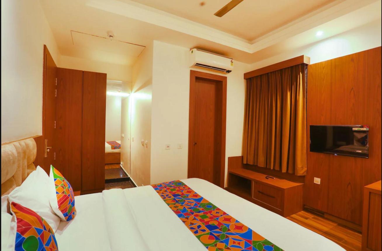 Hotel Swarn Bhoomi Канпур Экстерьер фото