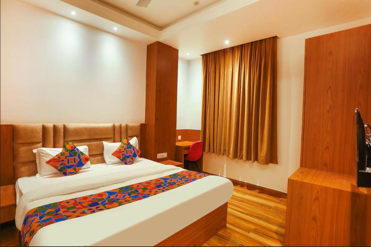 Hotel Swarn Bhoomi Канпур Экстерьер фото