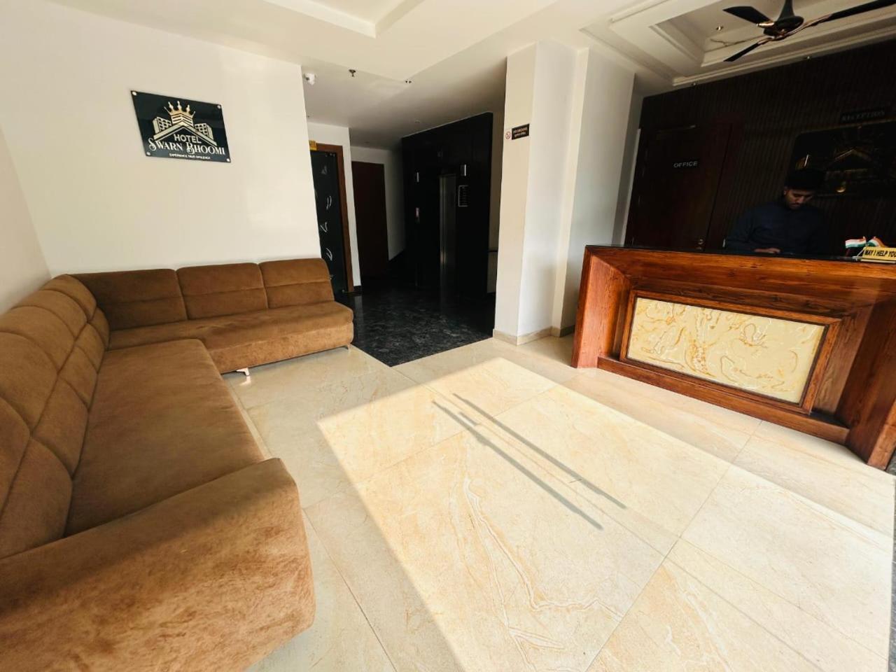 Hotel Swarn Bhoomi Канпур Экстерьер фото